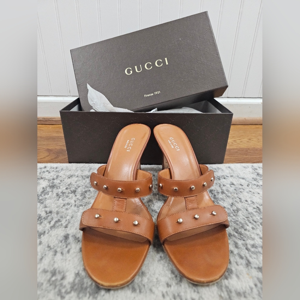 Gucci sandals with box